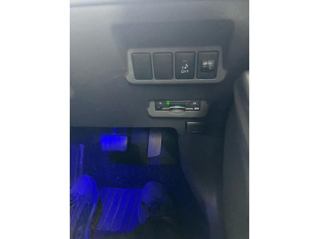 TOYOTA PRIUS ALPHA 2013 Image 31