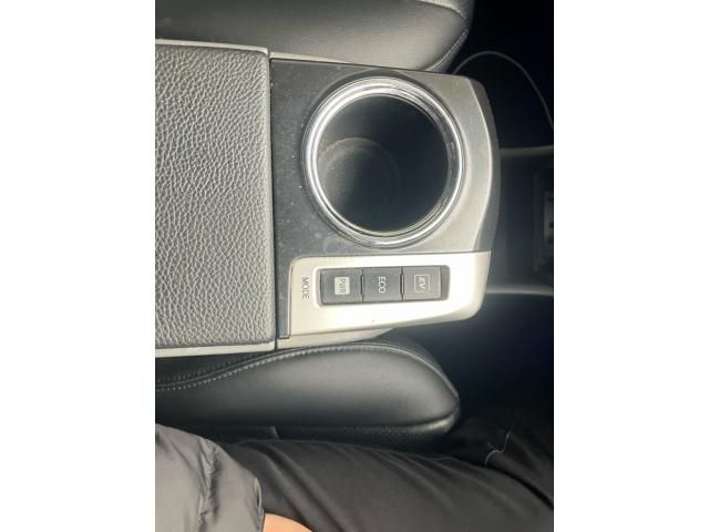 TOYOTA PRIUS ALPHA 2013 Image 31