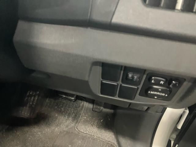 TOYOTA PRIUS 2011 Image 31