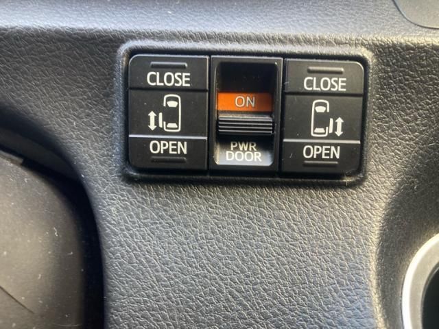 TOYOTA SIENTA HYBRID 2018 Image 31