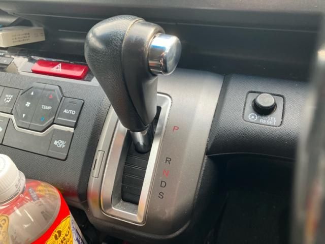 HONDA STEPWAGON SPADA 2010 Image 31