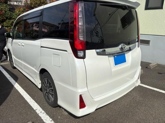 TOYOTA NOAH 2016 Image 31