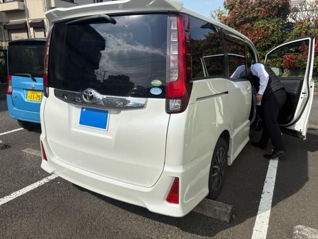 TOYOTA NOAH 2016 Image 31