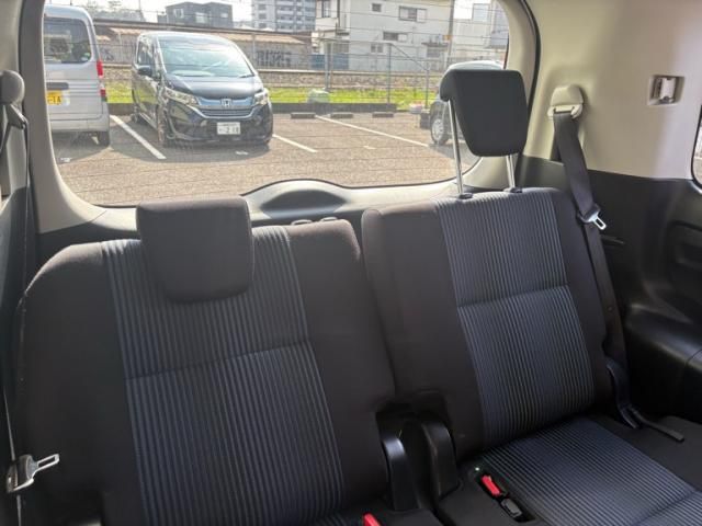 TOYOTA NOAH 2016 Image 31