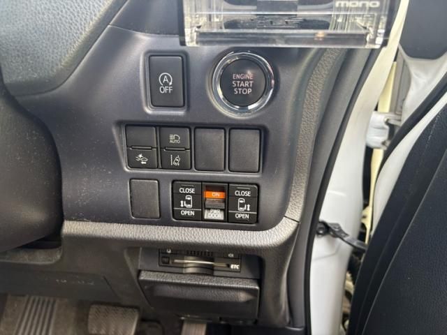 TOYOTA NOAH 2016 Image 31