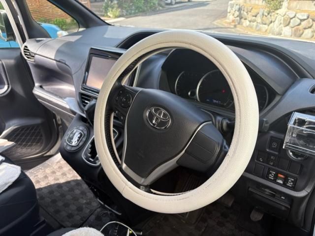 TOYOTA NOAH 2016 Image 31