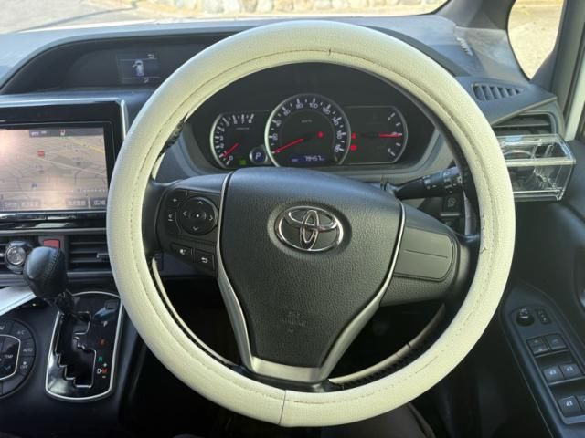 TOYOTA NOAH 2016 Image 31