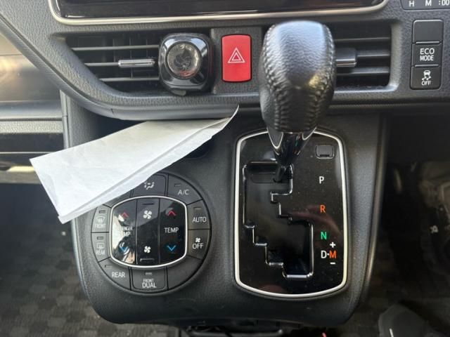 TOYOTA NOAH 2016 Image 31