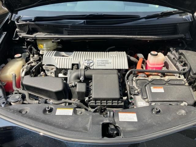 TOYOTA PRIUS ALPHA 2017 Image 31