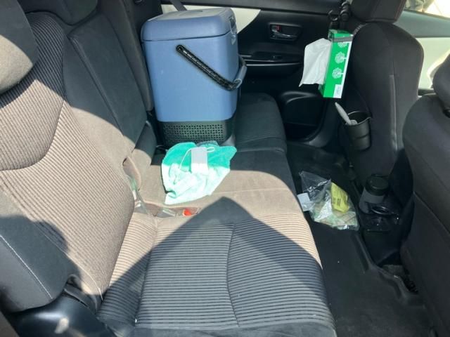 TOYOTA PRIUS ALPHA 2017 Image 31