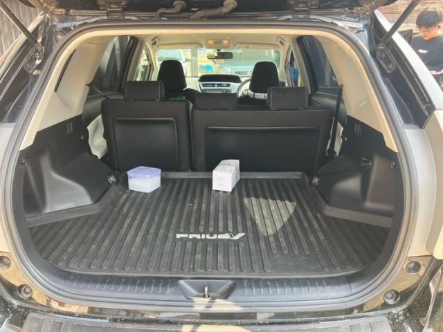 TOYOTA PRIUS ALPHA 2017 Image 31