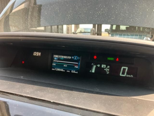 TOYOTA PRIUS ALPHA 2017 Image 31