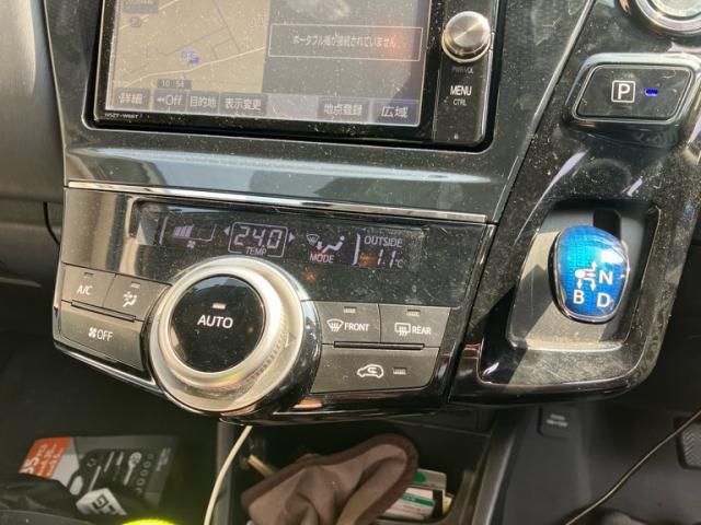 TOYOTA PRIUS ALPHA 2017 Image 31