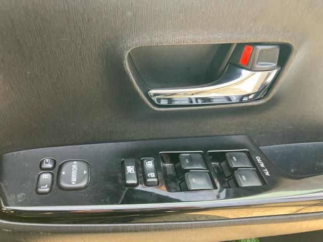 TOYOTA PRIUS ALPHA 2017 Image 31