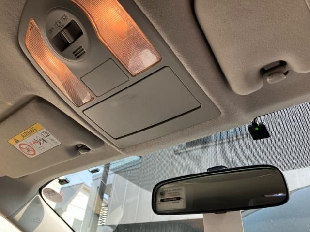 TOYOTA PRIUS ALPHA 2017 Image 31