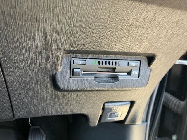 TOYOTA PRIUS ALPHA 2017 Image 31