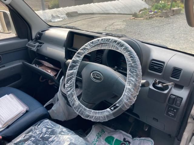 DAIHATSU HIJET CARGO 4WD 2012 Image 31