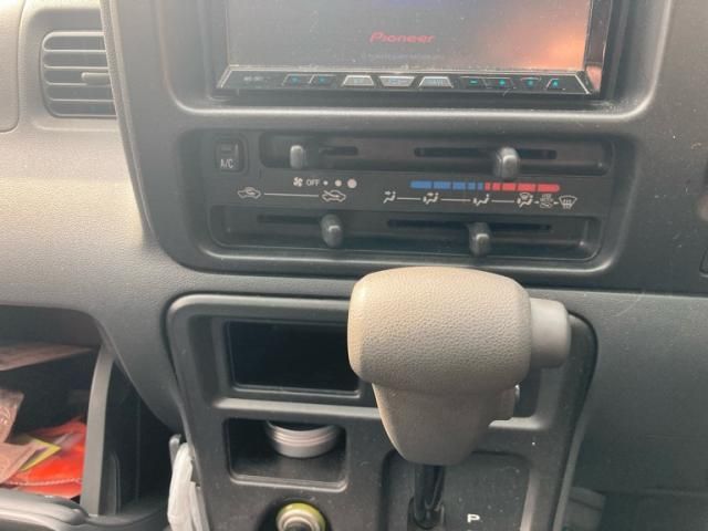 DAIHATSU HIJET CARGO 4WD 2012 Image 31