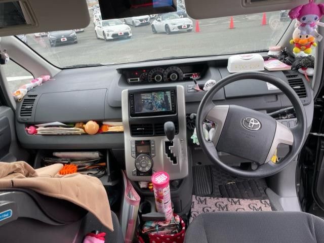 TOYOTA VOXY 2008 Image 31