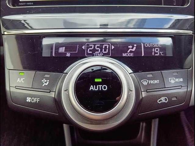 TOYOTA PRIUS ALPHA 2015 Image 31