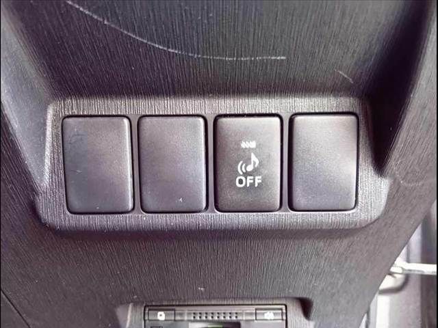 TOYOTA PRIUS ALPHA 2015 Image 31