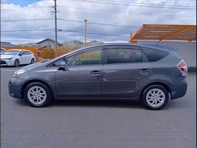 TOYOTA PRIUS ALPHA 2015 Image 31