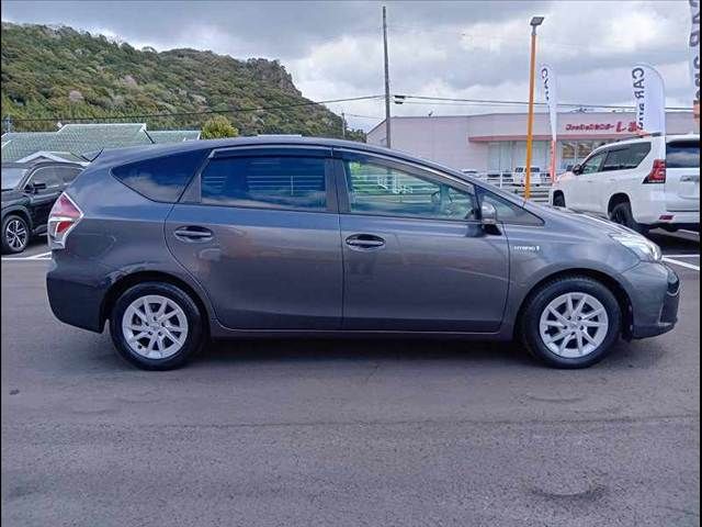 TOYOTA PRIUS ALPHA 2015 Image 31