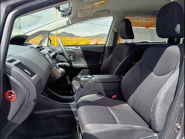 TOYOTA PRIUS ALPHA 2015 Image 31