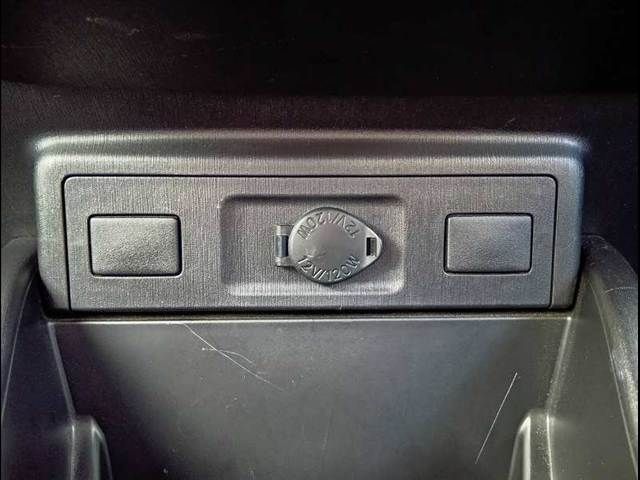 TOYOTA PRIUS ALPHA 2015 Image 31