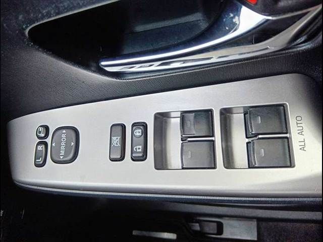 TOYOTA PRIUS ALPHA 2015 Image 31