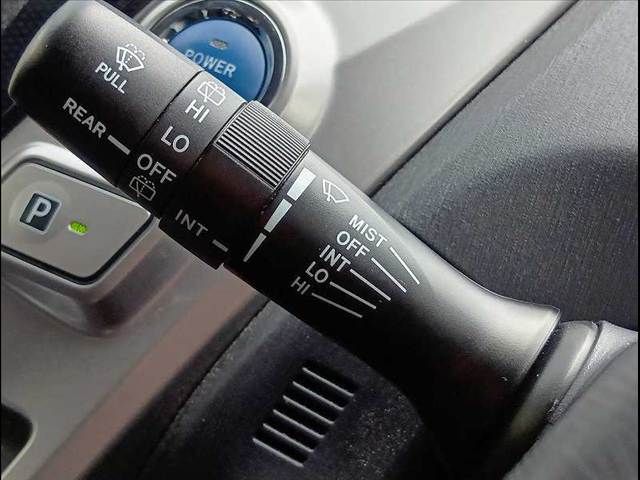 TOYOTA PRIUS ALPHA 2015 Image 31