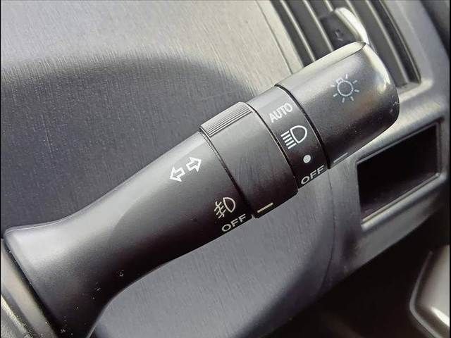 TOYOTA PRIUS ALPHA 2015 Image 31