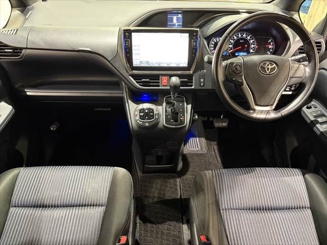 TOYOTA VOXY 2015 Image 31
