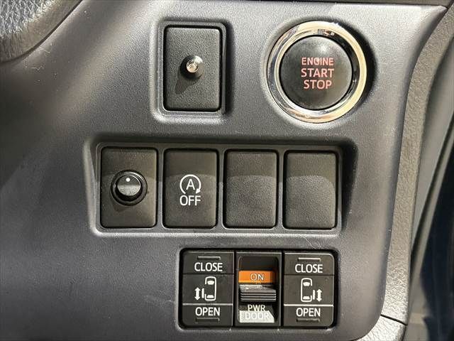 TOYOTA VOXY 2015 Image 31