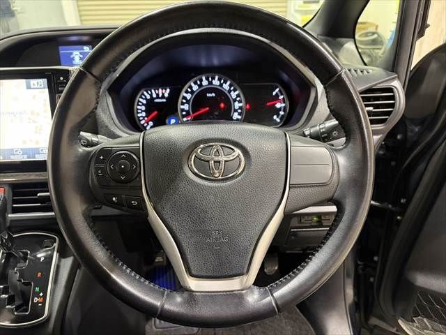 TOYOTA VOXY 2015 Image 31