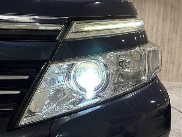 TOYOTA VOXY 2015 Image 31