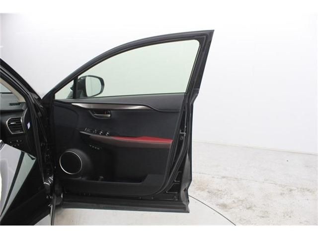 TOYOTA LEXUS NX300H 2018 Image 31