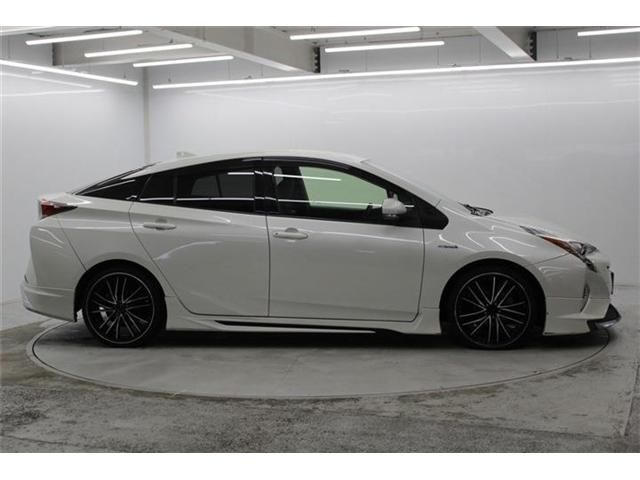 TOYOTA PRIUS 2016 Image 31