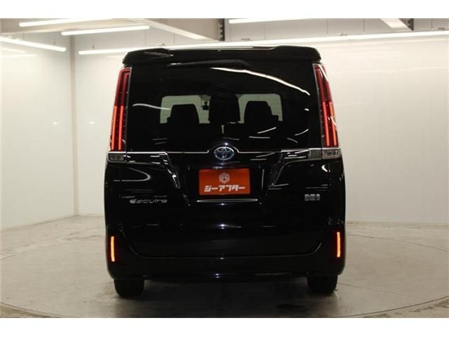 TOYOTA ESQUIRE HYBRID 2017 Image 31