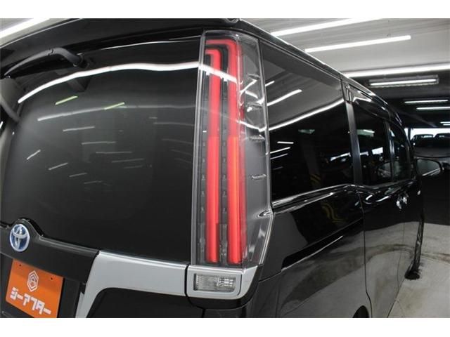 TOYOTA ESQUIRE HYBRID 2017 Image 31