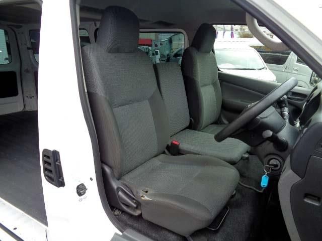 NISSAN NV350 CARAVAN 2017 Image 31