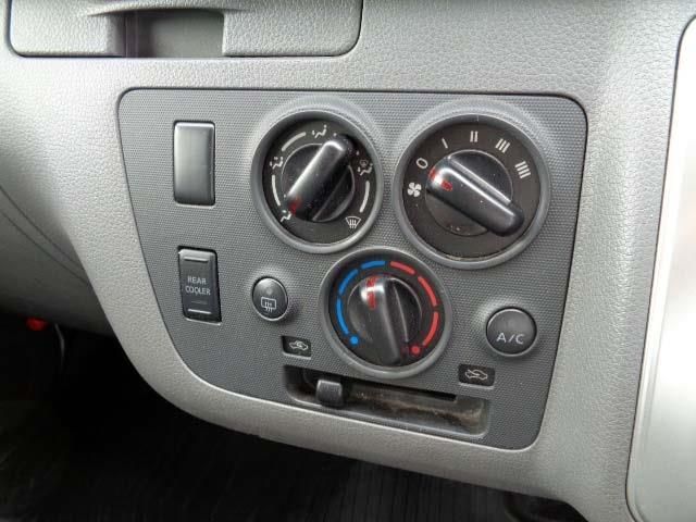 NISSAN NV350 CARAVAN 2017 Image 31