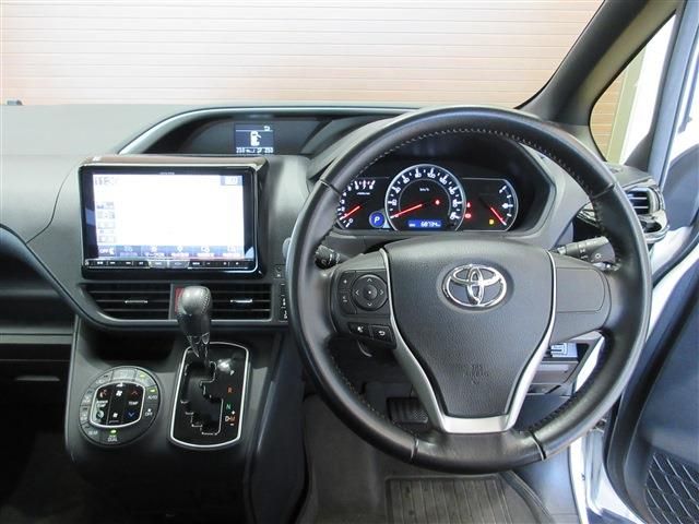 TOYOTA VOXY 2015 Image 31