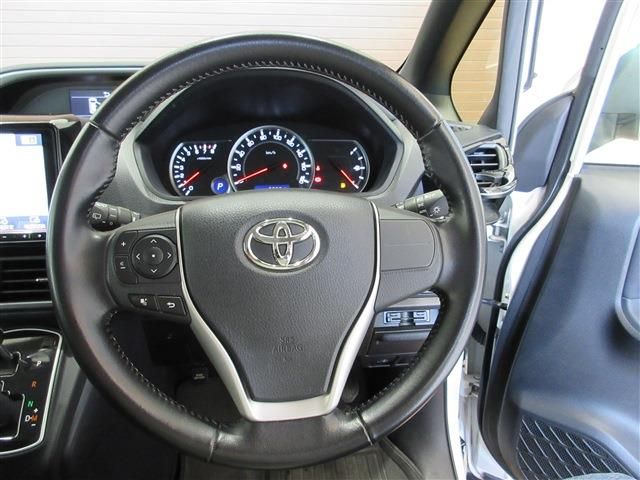 TOYOTA VOXY 2015 Image 31