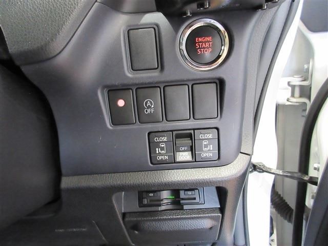 TOYOTA VOXY 2015 Image 31