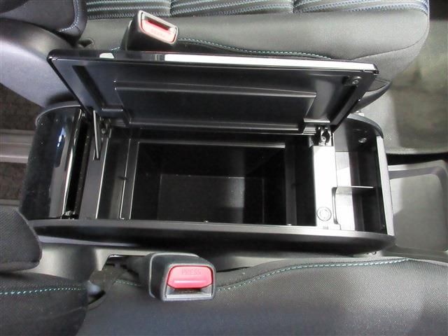 TOYOTA VOXY 2015 Image 31