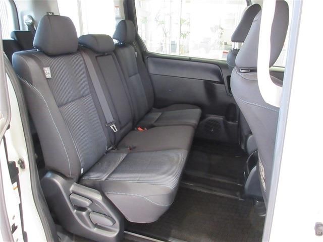 TOYOTA VOXY 2015 Image 31