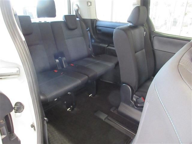 TOYOTA VOXY 2015 Image 31