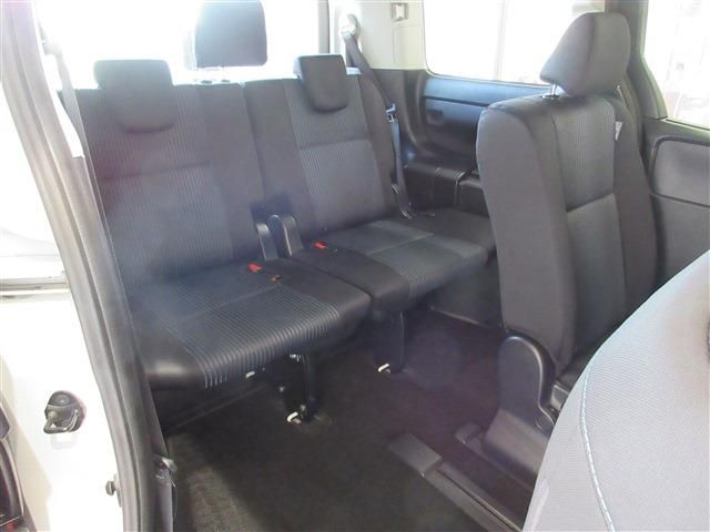 TOYOTA VOXY 2015 Image 31