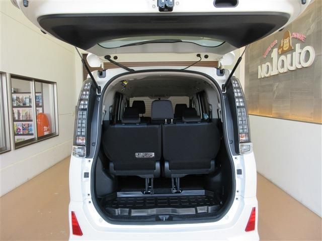 TOYOTA VOXY 2015 Image 31